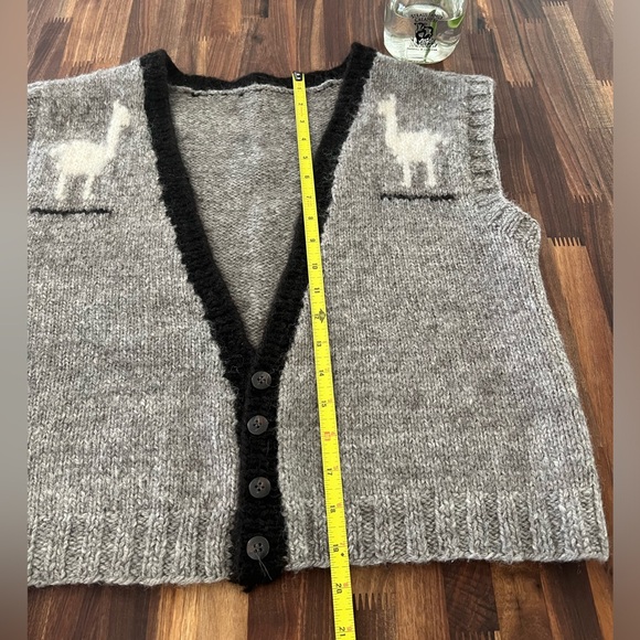 Handmade Alpaca slightly cropped button front vest - Picture 5 of 8